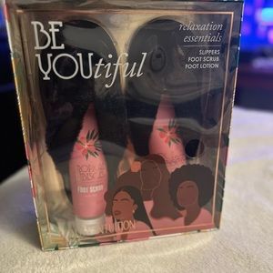 New still in box Foot scrub set with slippers and lotion perfect for a gift